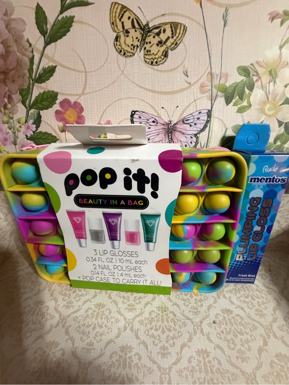 Pop It! Beauty In A Bag Lip & Nail Set - Multicolor + Mentos plumping lip gloss